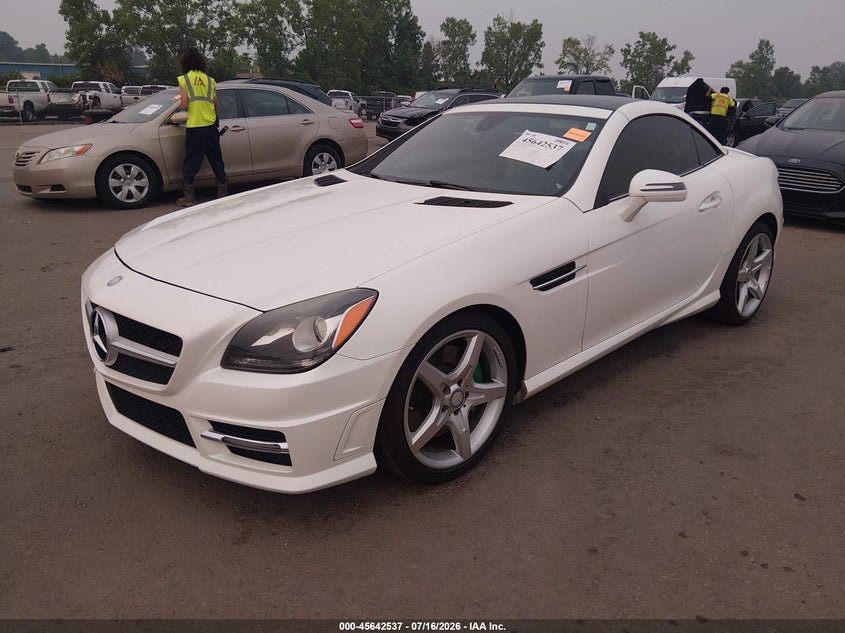 2014 Mercedes-benz Slk-klasse VIN WDDPK4HA1EF089634 IAAI salvage auction — HAIL, Salvage (Ohio), sold $7,200 on 2026-07-31 (photo 2)