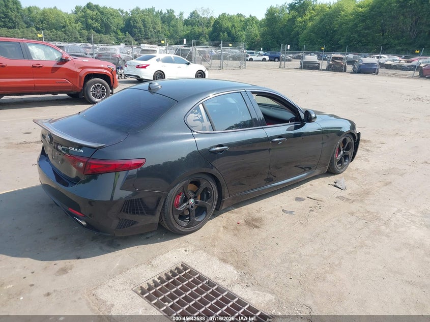 2017 Alfa romeo Giulia VIN ZARFAEBNXH7531700 IAAI salvage auction — FRONT END, Wait Title, sold $4,300 on 2026-08-13 (photo 4)