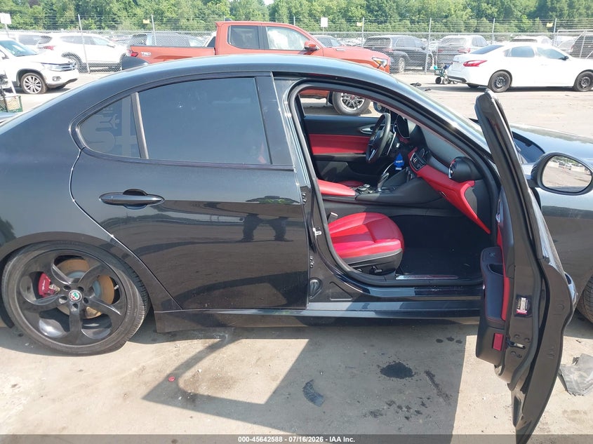 2017 Alfa romeo Giulia VIN ZARFAEBNXH7531700 IAAI salvage auction — FRONT END, Wait Title, sold $4,300 on 2026-08-13 (photo 5)