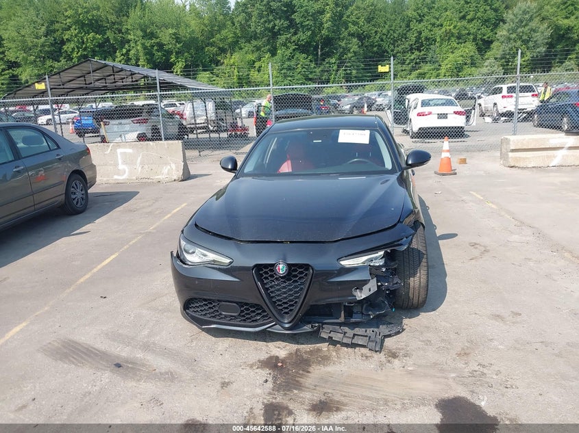 2017 Alfa romeo Giulia VIN ZARFAEBNXH7531700 IAAI salvage auction — FRONT END, Wait Title, sold $4,300 on 2026-08-13 (photo 6)