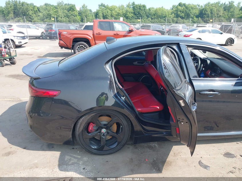 2017 Alfa romeo Giulia VIN ZARFAEBNXH7531700 IAAI salvage auction — FRONT END, Wait Title, sold $4,300 on 2026-08-13 (photo 8)