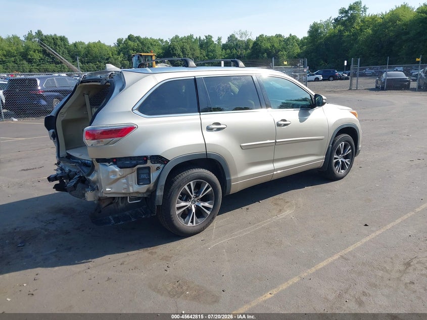 2016 Toyota Highlander VIN 5TDJKRFH4GS294364 IAAI salvage auction — REAR END, Salvage (Connecticut), sold $5,400 on 2026-07-30 (photo 4)