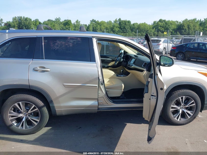 2016 Toyota Highlander VIN 5TDJKRFH4GS294364 IAAI salvage auction — REAR END, Salvage (Connecticut), sold $5,400 on 2026-07-30 (photo 5)