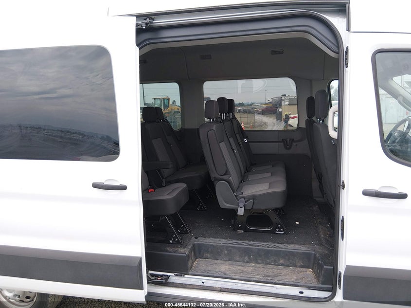 2025 Ford Transit-350 VIN 1FBAX9C86SKA73715 IAAI salvage auction — NORMAL WEAR, Enterprise Vehicles Clear Only (Oregon), sold $25 on 2026-07-29 (photo 8)