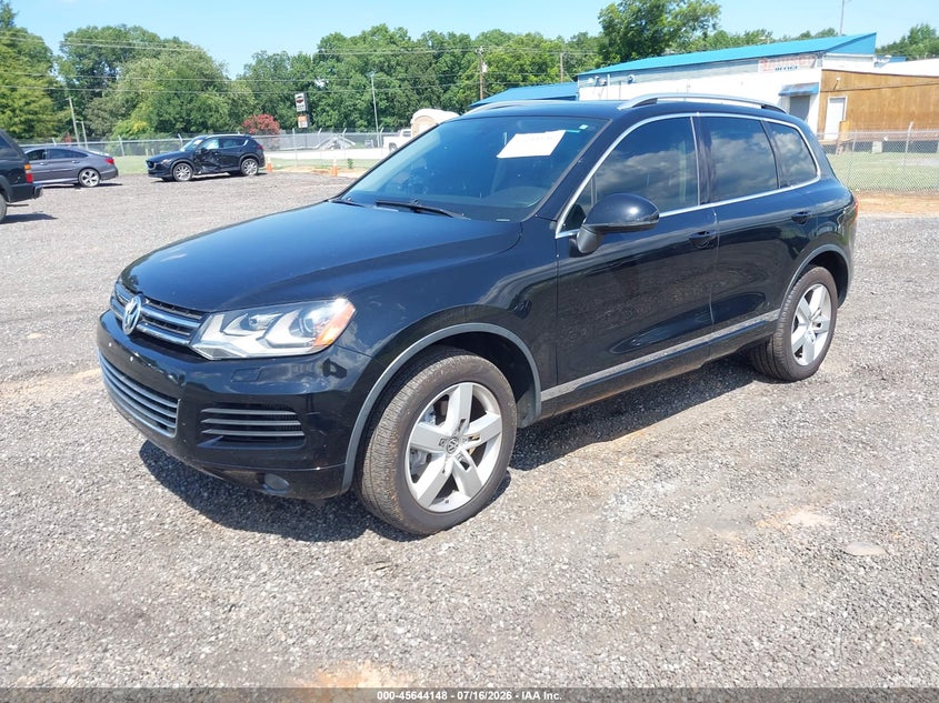 2014 Volkswagen Touareg VIN WVGEP9BP8ED001134 IAAI salvage auction — NORMAL WEAR, Salvage Title, sold $375 on 2026-07-21 (photo 2)