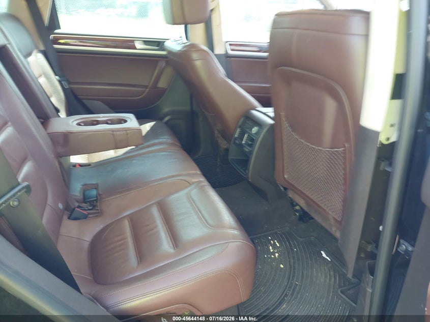 2014 Volkswagen Touareg VIN WVGEP9BP8ED001134 IAAI salvage auction — NORMAL WEAR, Salvage Title, sold $375 on 2026-07-21 (photo 8)