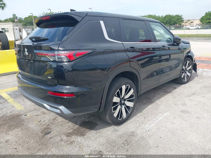 2026 Mitsubishi Outlander VIN JA4J3VAB2TZ043788 IAAI salvage auction — RIGHT FRONT, Salvage Title, sold $10,900 on 2026-08-20 (photo 4)
