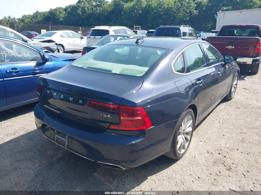 2017 Volvo S90 VIN YV1A22MK4H1005210 IAAI salvage auction — NORMAL WEAR, Clear (Massachusetts), sold $1,750 on 2026-07-28 (photo 4)