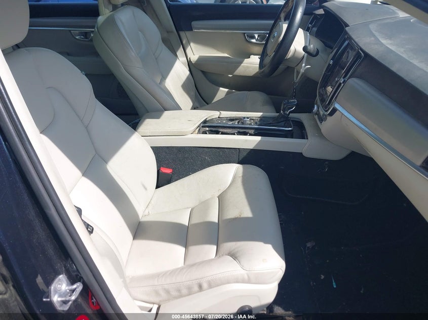 2017 Volvo S90 VIN YV1A22MK4H1005210 IAAI salvage auction — NORMAL WEAR, Clear (Massachusetts), sold $1,750 on 2026-07-28 (photo 5)