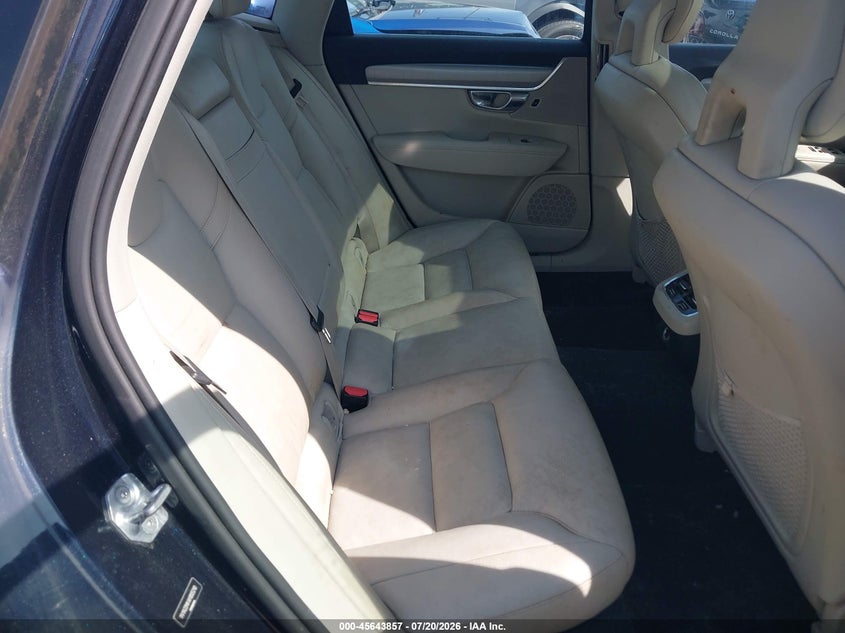 2017 Volvo S90 VIN YV1A22MK4H1005210 IAAI salvage auction — NORMAL WEAR, Clear (Massachusetts), sold $1,750 on 2026-07-28 (photo 8)
