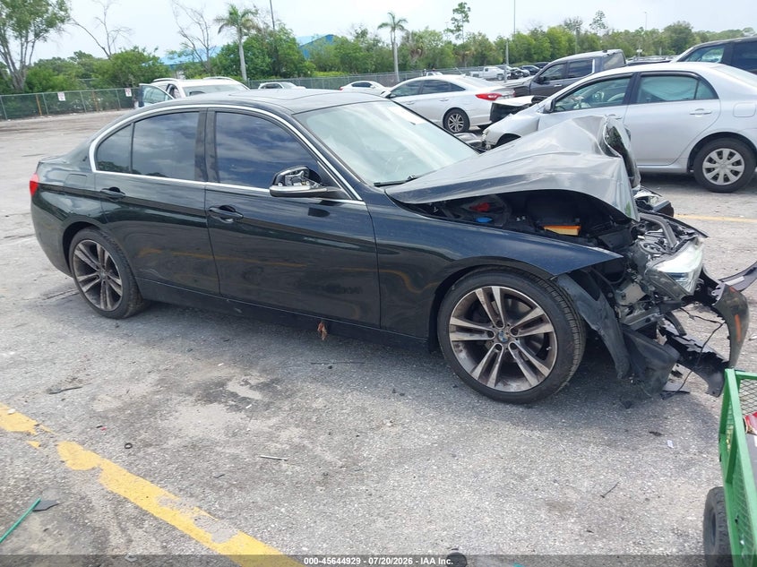 2017 BMW 3er VIN WBA8B9G58HNU48565 IAAI salvage auction — FRONT END, Wait Title, sold $1,000 on 2026-08-24 (photo 1)