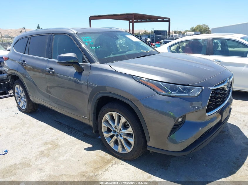 2023 Toyota Highlander Hybrid VIN 5TDXBRCH2PS110425 — IAAI salvage auction photo
