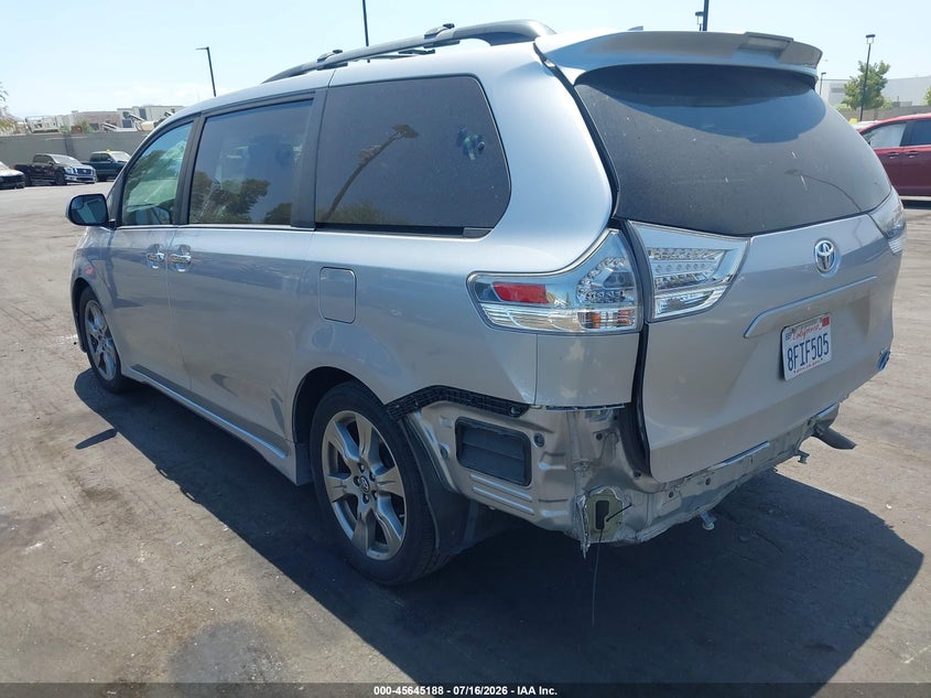 2018 Toyota Sienna VIN 5TDXZ3DCXJS957213 IAAI salvage auction — REAR END, Salvage Certificate (California), sold $9,200 on 2026-07-31 (photo 3)