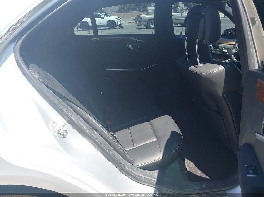 2014 Mercedes-benz E-class VIN WDDHF5KB8EB025758 IAAI salvage auction — NORMAL WEAR, Clear - Dealer Only (California), sold $500 on 2026-07-29 (photo 8)