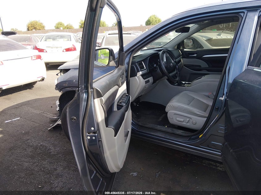 2019 Toyota Highlander VIN 5TDKZRFH9KS347259 IAAI salvage auction — RIGHT FRONT, Salvage Certificate (California), sold $8,250 on 2026-07-31 (photo 5)