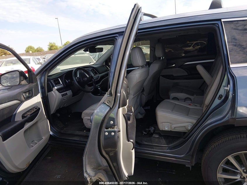 2019 Toyota Highlander VIN 5TDKZRFH9KS347259 IAAI salvage auction — RIGHT FRONT, Salvage Certificate (California), sold $8,250 on 2026-07-31 (photo 8)