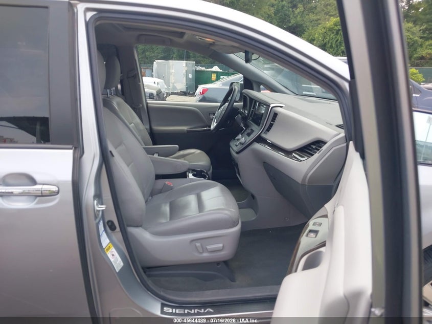 2017 Toyota Sienna VIN 5TDDZ3DC0HS165780 IAAI salvage auction — FRONT END, Salvage - Greater Than 75% (Maryland), sold $4,050 on 2026-08-02 (photo 5)