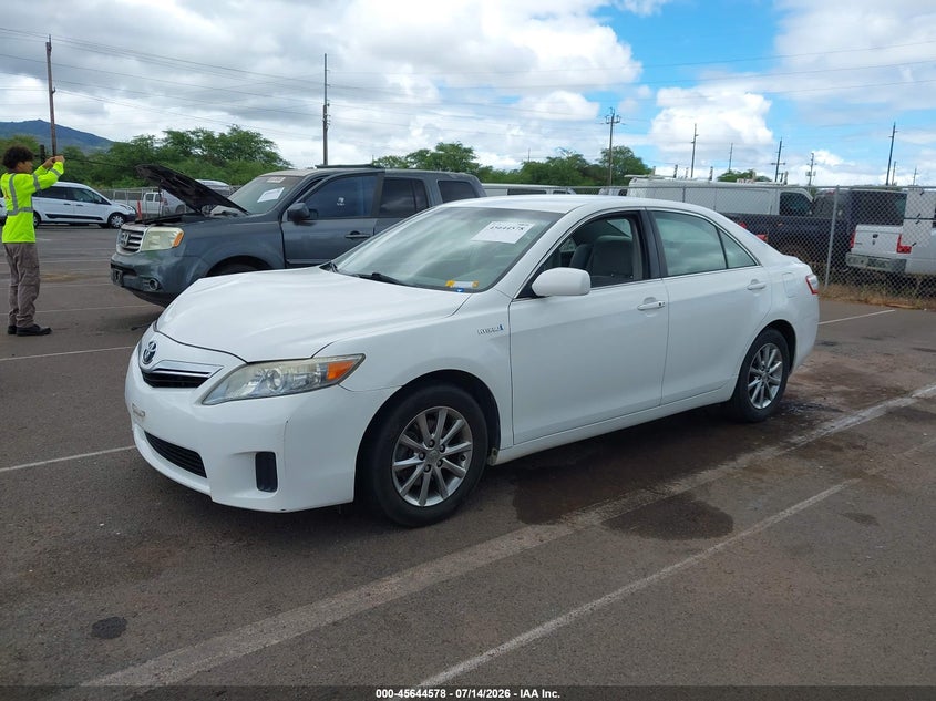 2010 Toyota Camry hybrid VIN JTNBB3EK8A3053541 IAAI salvage auction — NORMAL WEAR, Clear (Hawaii), sold $525 on 2026-07-28 (photo 2)