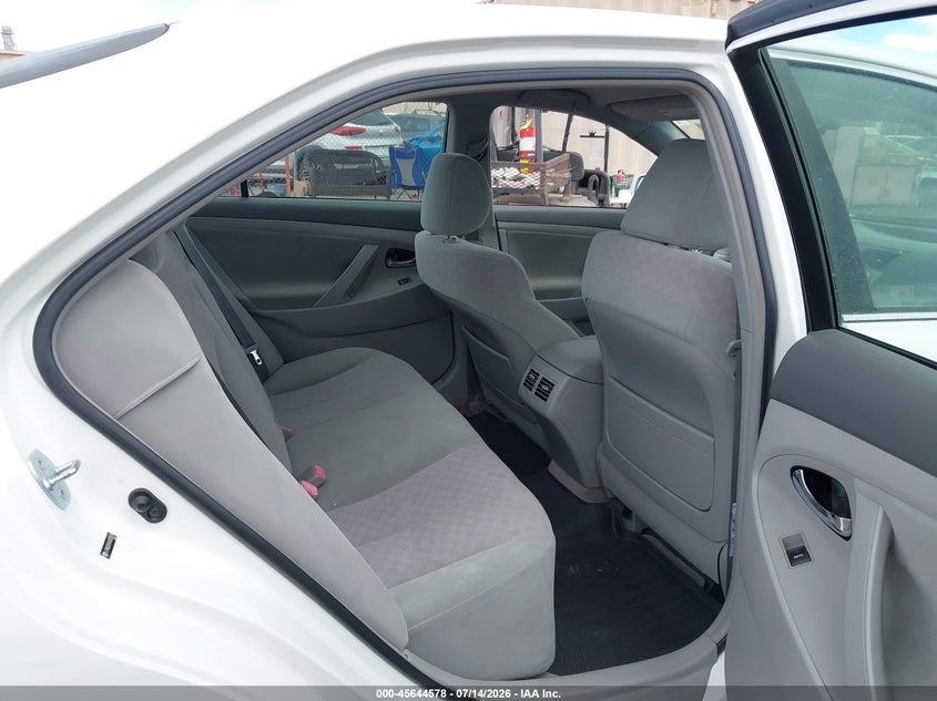 2010 Toyota Camry hybrid VIN JTNBB3EK8A3053541 IAAI salvage auction — NORMAL WEAR, Clear (Hawaii), sold $525 on 2026-07-28 (photo 8)