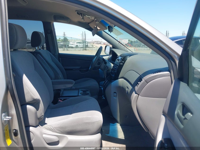 2004 Toyota Sienna VIN 5TDZA23C44S217382 IAAI salvage auction — NORMAL WEAR, Clear - Dealer Only (California), sold $625 on 2026-07-29 (photo 5)