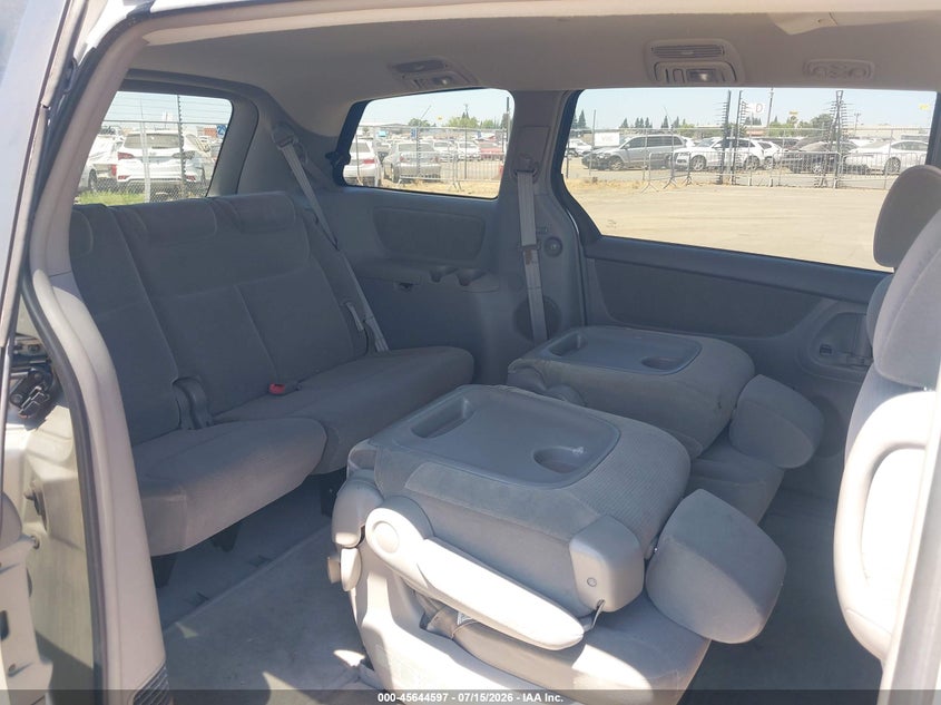 2004 Toyota Sienna VIN 5TDZA23C44S217382 IAAI salvage auction — NORMAL WEAR, Clear - Dealer Only (California), sold $625 on 2026-07-29 (photo 8)