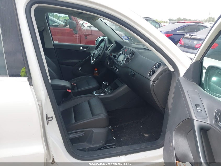 2011 Volkswagen Tiguan VIN WVGAV7AX5BW536402 IAAI salvage auction — NORMAL WEAR, Original (Texas), sold $175 on 2026-08-05 (photo 5)