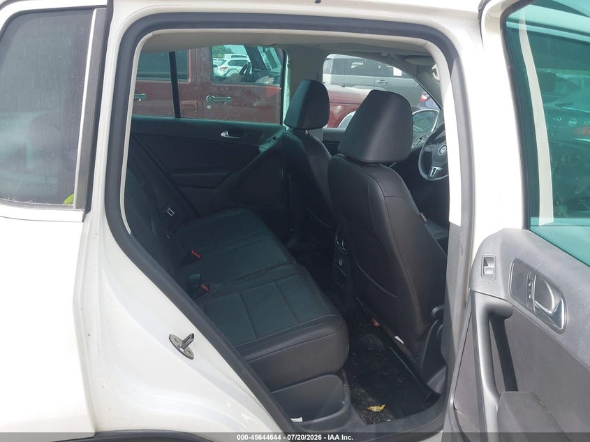 2011 Volkswagen Tiguan VIN WVGAV7AX5BW536402 IAAI salvage auction — NORMAL WEAR, Original (Texas), sold $175 on 2026-08-05 (photo 8)