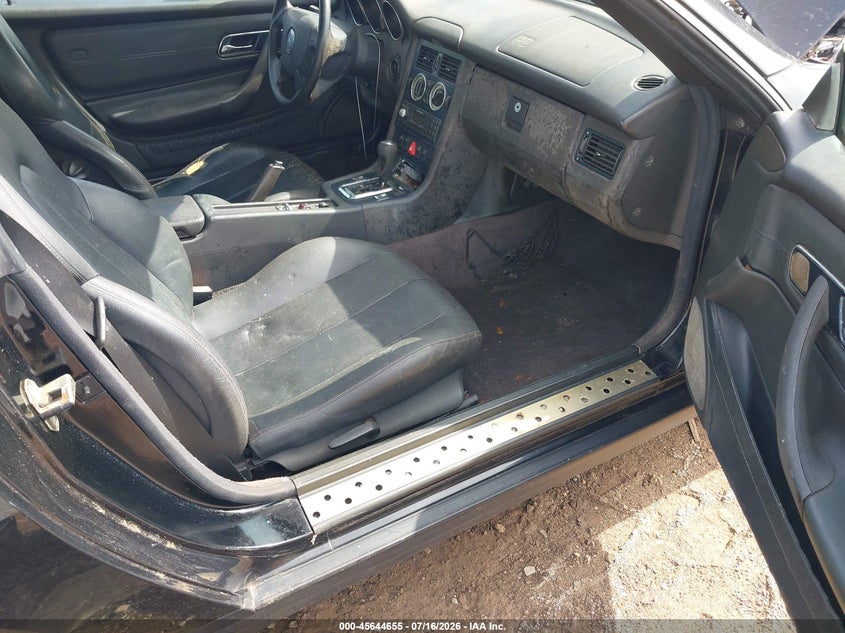 1999 Mercedes-benz Slk-class VIN WDBKK47F5XF111623 IAAI salvage auction — NORMAL WEAR, Original (Texas), sold $325 on 2026-07-30 (photo 5)
