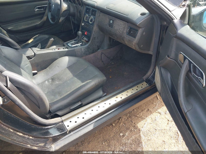 1999 Mercedes-benz Slk-class VIN WDBKK47F5XF111623 IAAI salvage auction — NORMAL WEAR, Original (Texas), sold $325 on 2026-07-30 (photo 8)