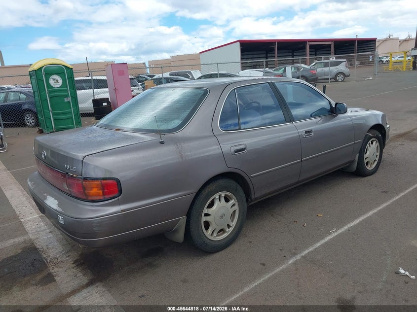 1994 Toyota Camry VIN JT2GK12E6R0027412 IAAI salvage auction — NORMAL WEAR, Clear (Hawaii), sold $125 on 2026-07-28 (photo 4)