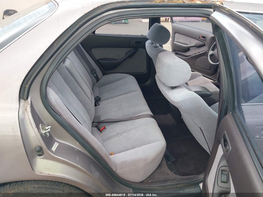 1994 Toyota Camry VIN JT2GK12E6R0027412 IAAI salvage auction — NORMAL WEAR, Clear (Hawaii), sold $125 on 2026-07-28 (photo 8)