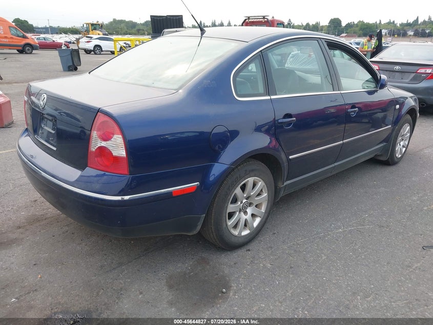 2001 Volkswagen Passat VIN WVWPD63B91P140947 IAAI salvage auction — FRONT & REAR, Clear-Dealer Only (Oregon), sold $125 on 2026-07-30 (photo 4)