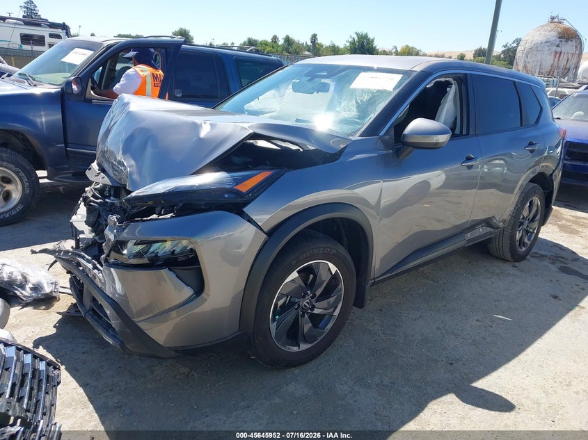 2025 Nissan Rogue VIN JN8BT3BAXSW005668 IAAI salvage auction — FRONT & REAR, Salvage (California), sold $2,250 on 2026-07-30 (photo 2)
