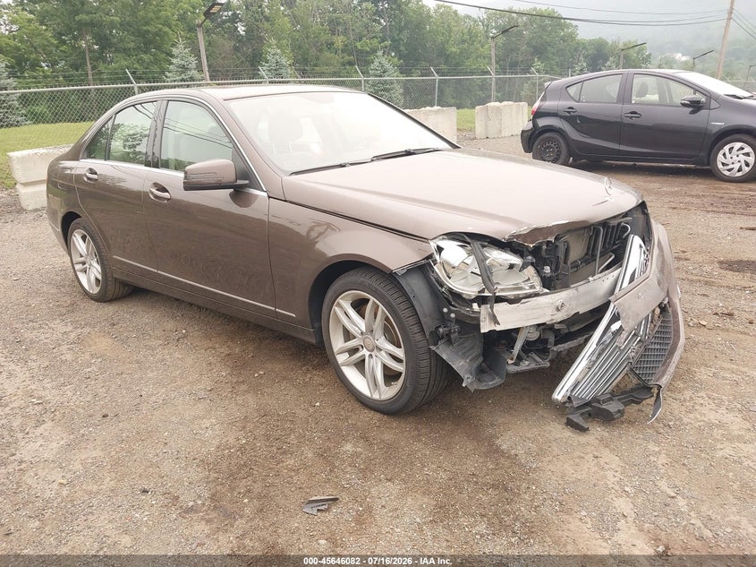 2013 Mercedes-benz C-klasse VIN WDDGF8ABXDR271506 IAAI salvage auction — RIGHT FRONT, Salvage (Idaho), sold $1,100 on 2026-08-12 (photo 1)