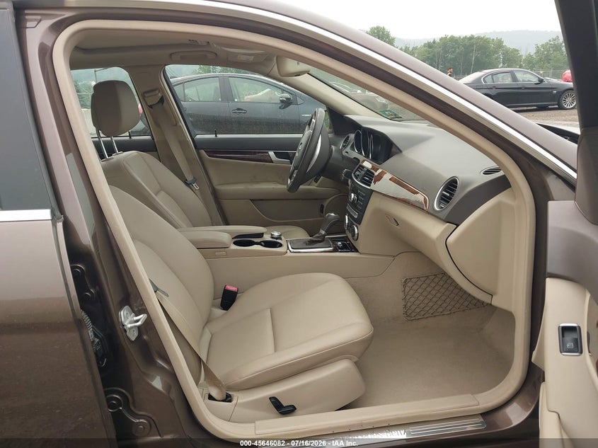 2013 Mercedes-benz C-klasse VIN WDDGF8ABXDR271506 IAAI salvage auction — RIGHT FRONT, Salvage (Idaho), sold $1,100 on 2026-08-12 (photo 5)