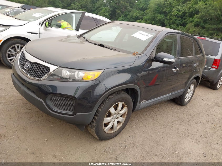 2013 Kia Sorento VIN 5XYKTCA67DG324907 IAAI salvage auction — REAR END, Clear (Massachusetts), sold $25 on 2026-07-21 (photo 2)