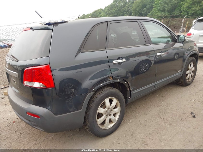 2013 Kia Sorento VIN 5XYKTCA67DG324907 IAAI salvage auction — REAR END, Clear (Massachusetts), sold $25 on 2026-07-21 (photo 4)