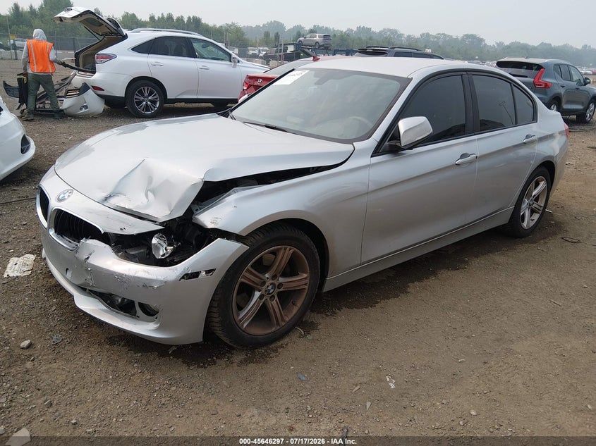 2014 BMW 3er VIN WBA3B1C52EPV79458 IAAI salvage auction — FRONT END, Salvage Title, sold $1,300 on 2026-08-12 (photo 2)
