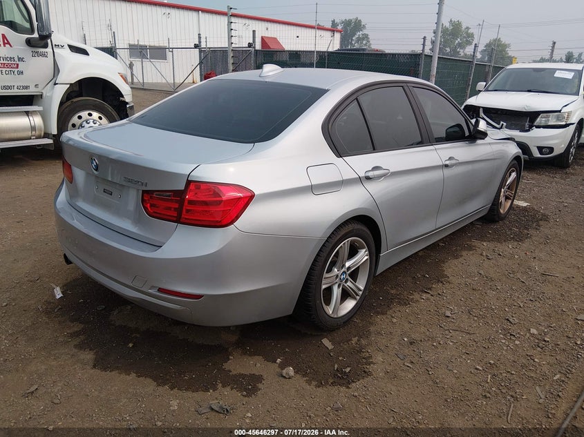 2014 BMW 3er VIN WBA3B1C52EPV79458 IAAI salvage auction — FRONT END, Salvage Title, sold $1,300 on 2026-08-12 (photo 4)