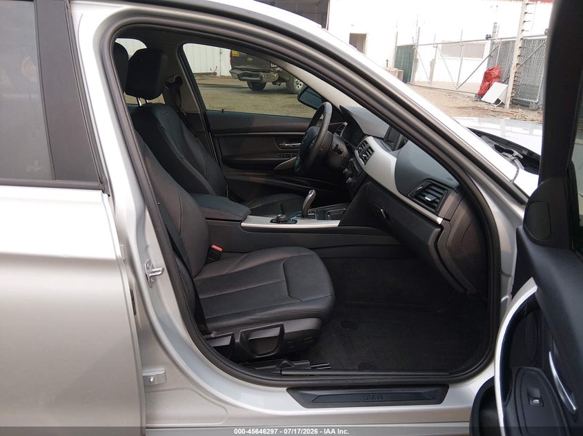 2014 BMW 3er VIN WBA3B1C52EPV79458 IAAI salvage auction — FRONT END, Salvage Title, sold $1,300 on 2026-08-12 (photo 5)