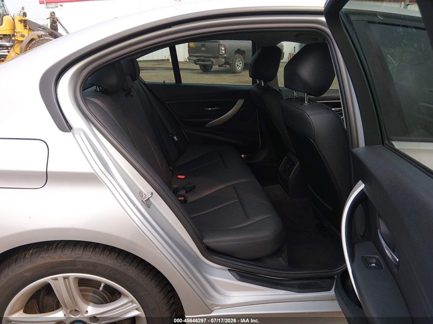 2014 BMW 3er VIN WBA3B1C52EPV79458 IAAI salvage auction — FRONT END, Salvage Title, sold $1,300 on 2026-08-12 (photo 8)