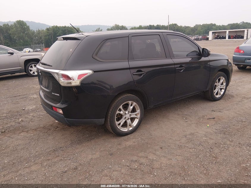 2014 Mitsubishi Outlander VIN JA4AD3A35EZ012239 IAAI salvage auction — NORMAL WEAR, Clear (New Jersey), sold $25 on 2026-07-30 (photo 4)