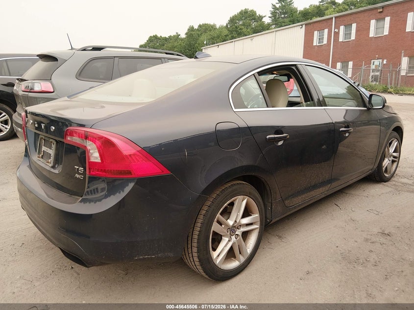 2014 Volvo S60 VIN YV1612FH8E2295399 IAAI salvage auction — NORMAL WEAR, Clear (Massachusetts), sold $100 on 2026-08-04 (photo 4)