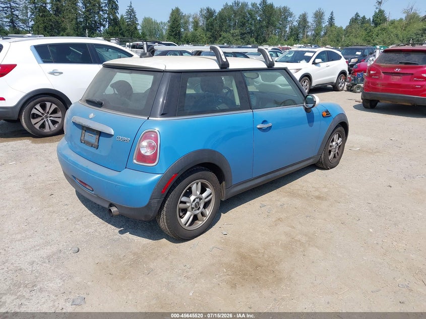 2013 Mini Hard top VIN WMWSU3C54DT691136 IAAI salvage auction — NORMAL WEAR, Clear (Washington), sold $275 on 2026-07-29 (photo 4)