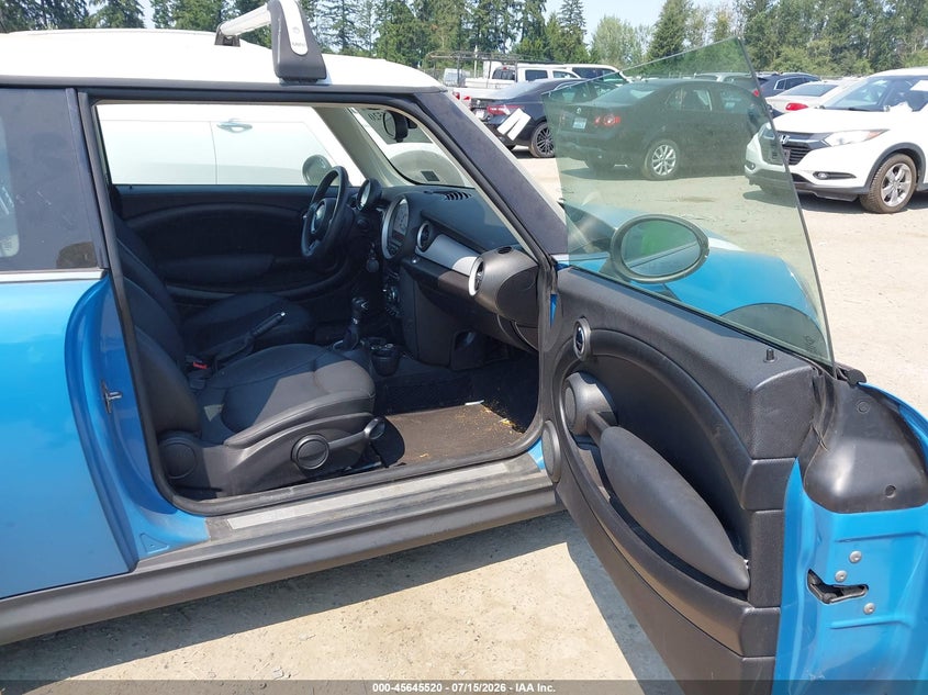 2013 Mini Hard top VIN WMWSU3C54DT691136 IAAI salvage auction — NORMAL WEAR, Clear (Washington), sold $275 on 2026-07-29 (photo 5)