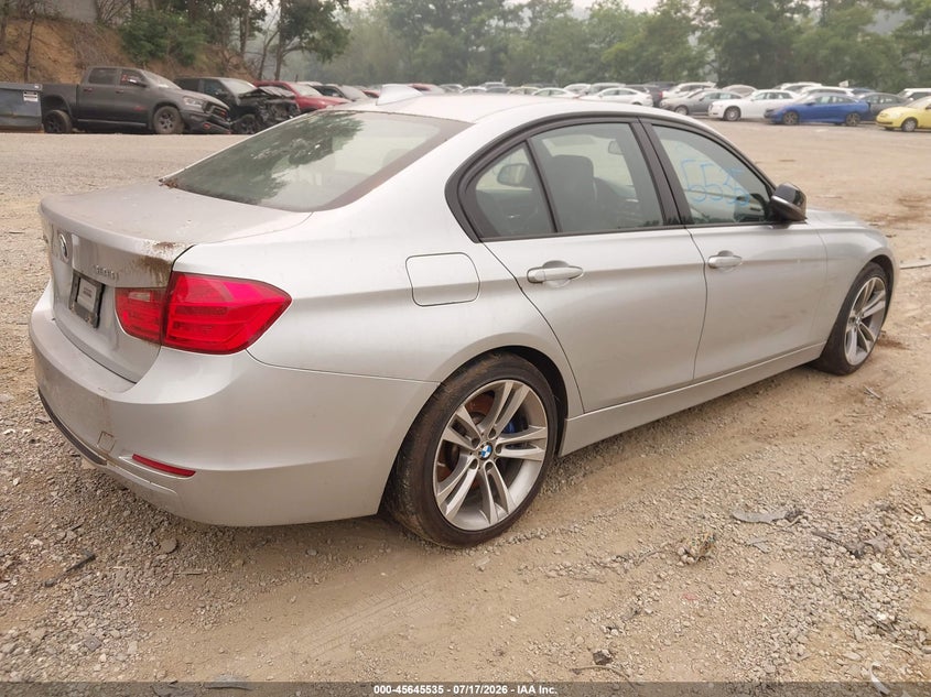 2015 BMW 3er VIN WBA3B3G52FNR87610 IAAI salvage auction — NORMAL WEAR, Salvage Title, sold $325 on 2026-07-28 (photo 4)