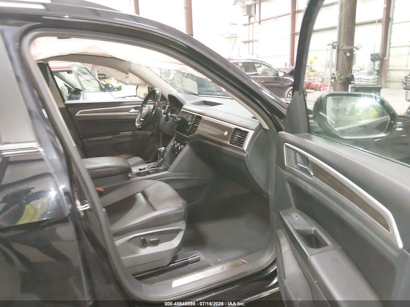 2018 Volkswagen Atlas VIN 1V2RR2CA0JC530593 IAAI salvage auction — RIGHT REAR, Salvage Title, sold $3,850 on 2026-08-07 (photo 5)