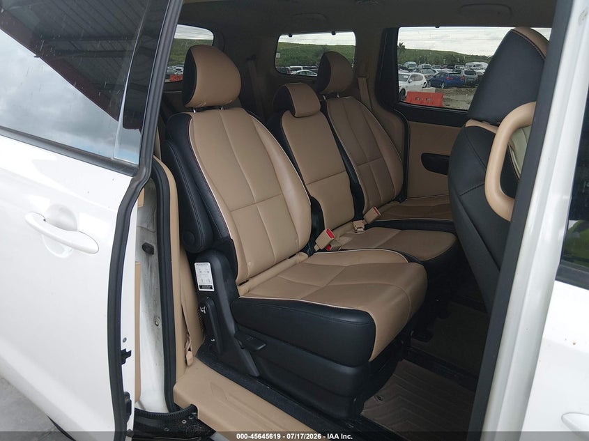 2017 Kia SEDONA VIN KNDMC5C12H6273234 IAAI salvage auction — NORMAL WEAR, Clear (Florida), sold $1,600 on 2026-07-28 (photo 8)