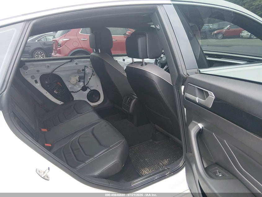 2021 Volkswagen Arteon VIN WVWSR7AN7ME010759 IAAI salvage auction — SIDE, Salvage Title, sold $9,700 on 2026-08-10 (photo 8)