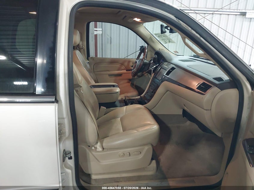 2012 Cadillac Escalade VIN 1GYS4BEF8CR324135 IAAI salvage auction — SIDE, Salvage Title, sold $25 on 2026-08-01 (photo 5)